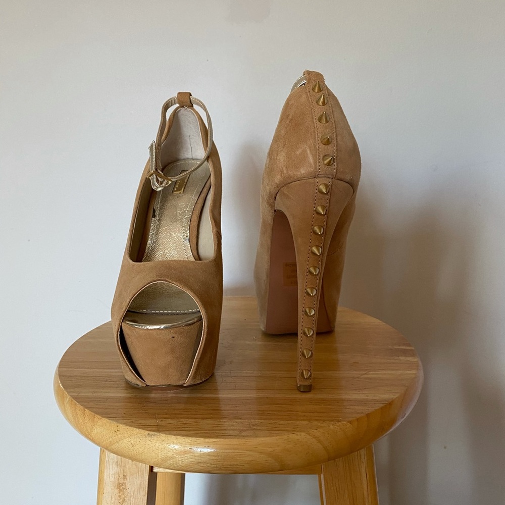 Wild pair size 7.5 spiked heel